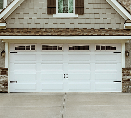 Porte de garage avec le design Regal Classique Long de couleur Blanc doux